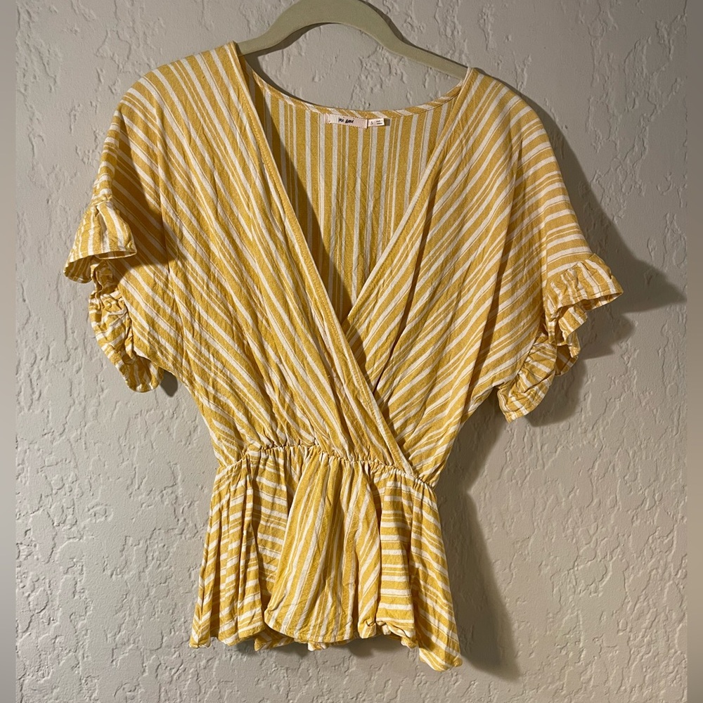 Mi Ami Flutter Sleeve Top - SM